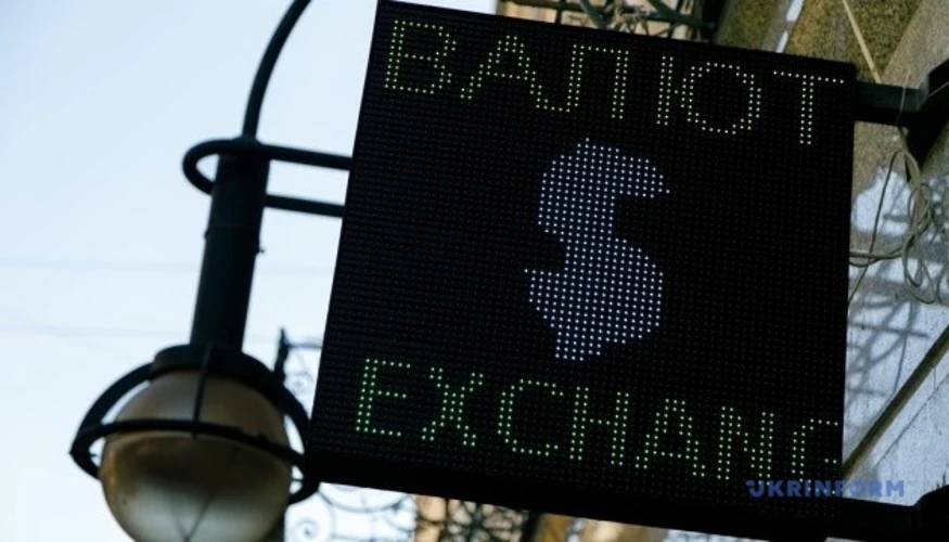 НБУ підвищив офіційний курс долара до 44,86 грн і знизив євро до 51,75 грн