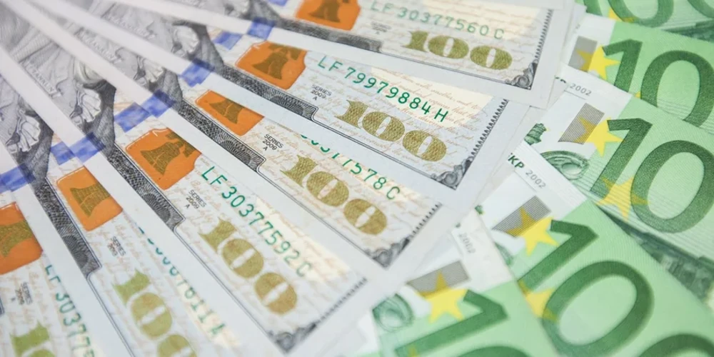 Курс НБУ на 21 серпня: євро зріс до 52,13 грн, долар знизився до 44,61 грн