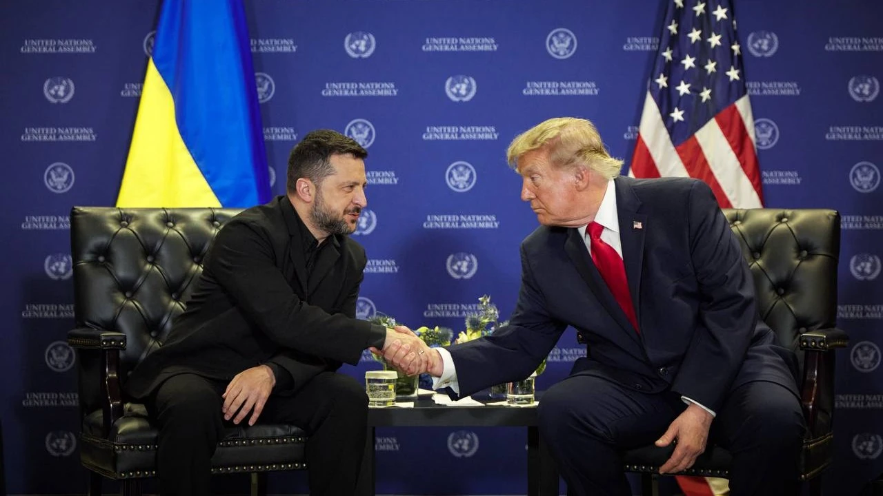 Трамп повідомив, що попросив Зеленського пригальмувати удари по НПЗ РФ: аргумент про дизель