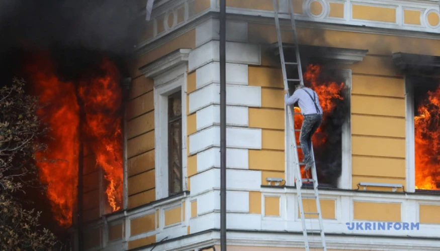 Що змінилося в Києві після удару дрона по НАНУ: перекриття руху, лікарні й пошуки