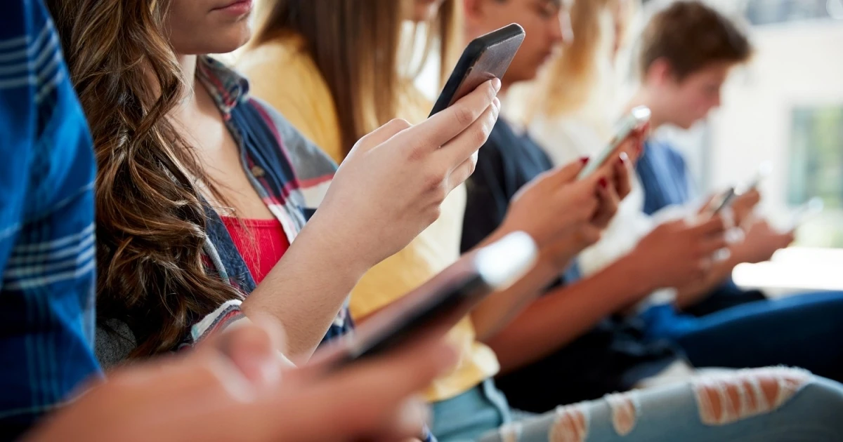 EU KIDS Act: нові правила для платформ і годинні ліміти для дітей